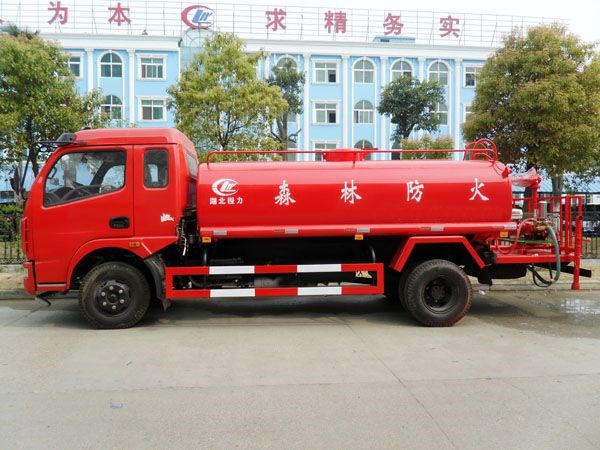 東風多利卡8噸消防灑水車