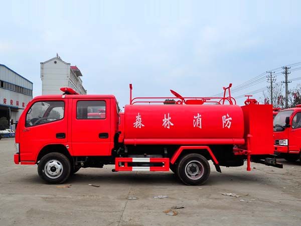 東風雙排座消防灑水車